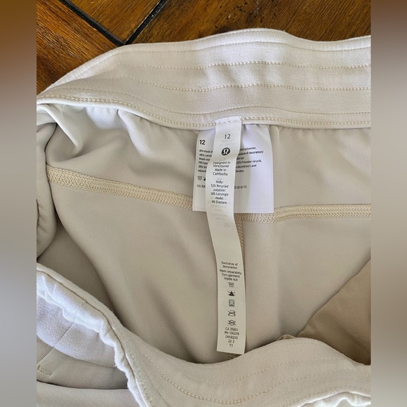 Lululemon Softstreme High-Rise Straight-Leg Cropped Pant size 12 - Picture 6 of 10